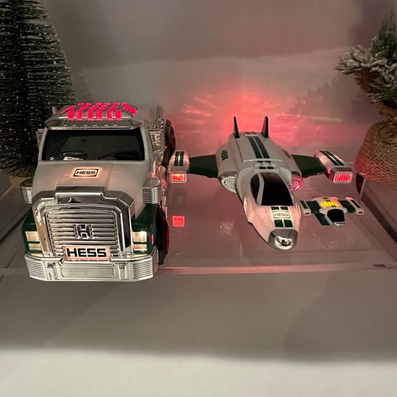 Hess Toy Truck and Space Cruiser and Scout 50 Anniversary 2014 Vehicle - Picture 8 of 11